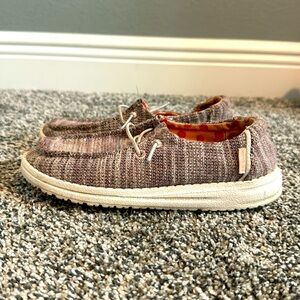 Girl Hey DUDE size 2